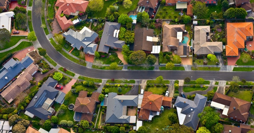 Een luchtfoto van alle mooie huizen in een buurt in Dallas, Tx